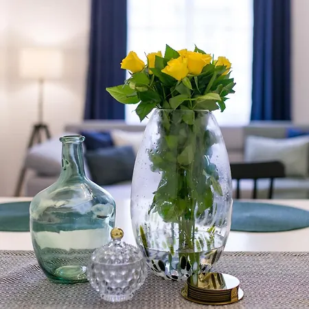 Wawelove Spacious 3 Bedroom 1 Min To Main Sq! *