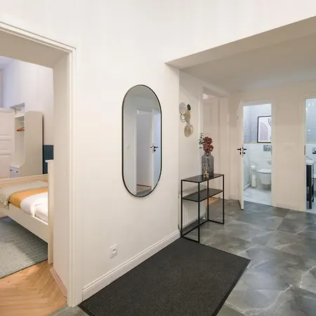 Wawelove Spacious 3 Bedroom 1 Min To Main Sq! شقة كراكوفيا