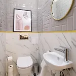 Wawelove Spacious 3 Bedroom 1 Min To Main Sq!