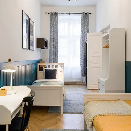 Wawelove Spacious 3 Bedroom 1 Min To Main Sq! *